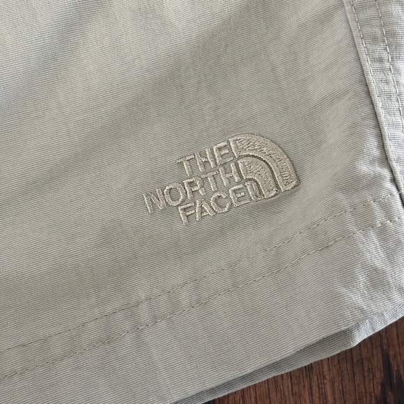 The North Face Cargo Hiking Shorts - Picture 5 of 6